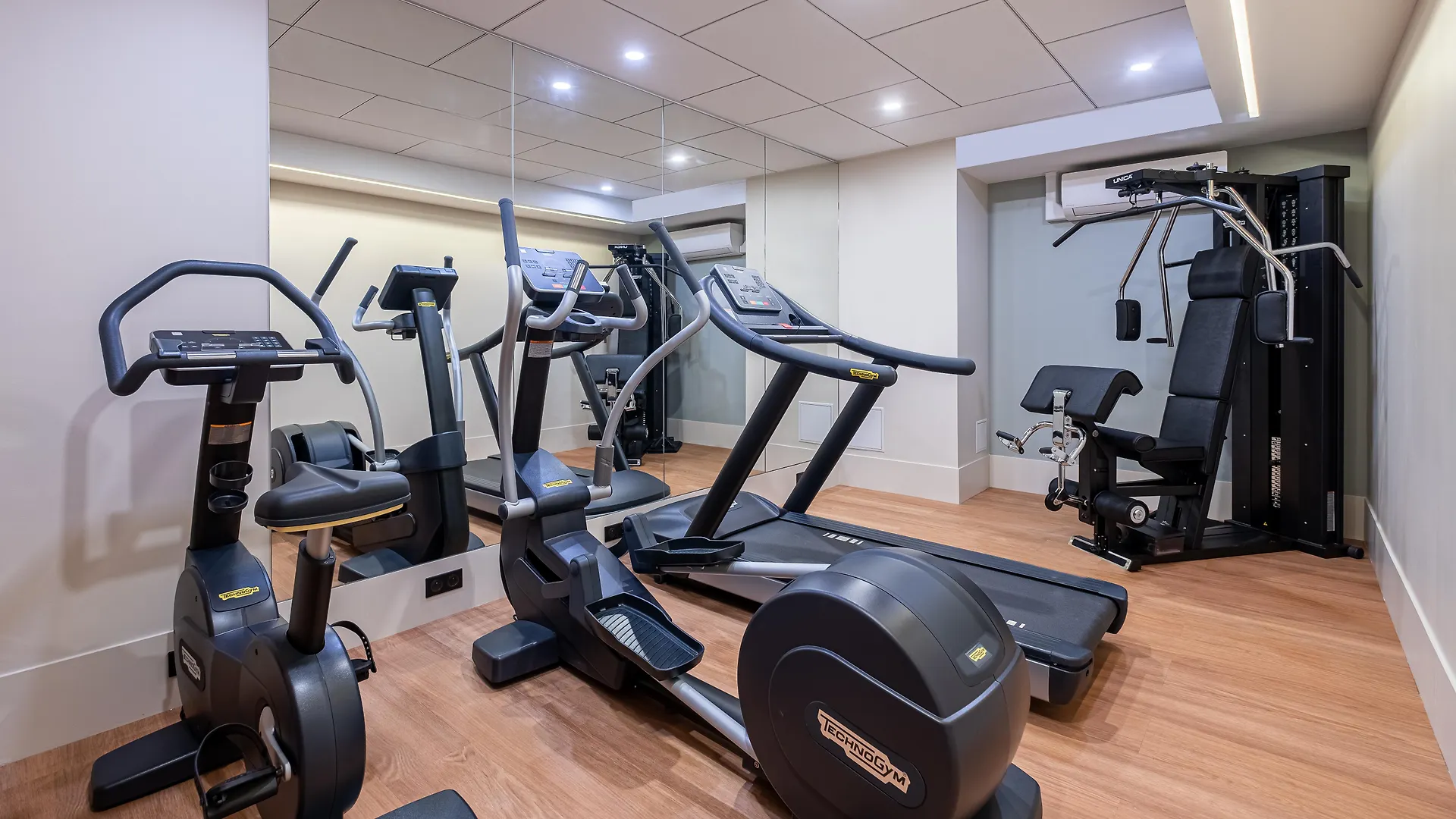 Hotell Le Derby Alma By Inwood