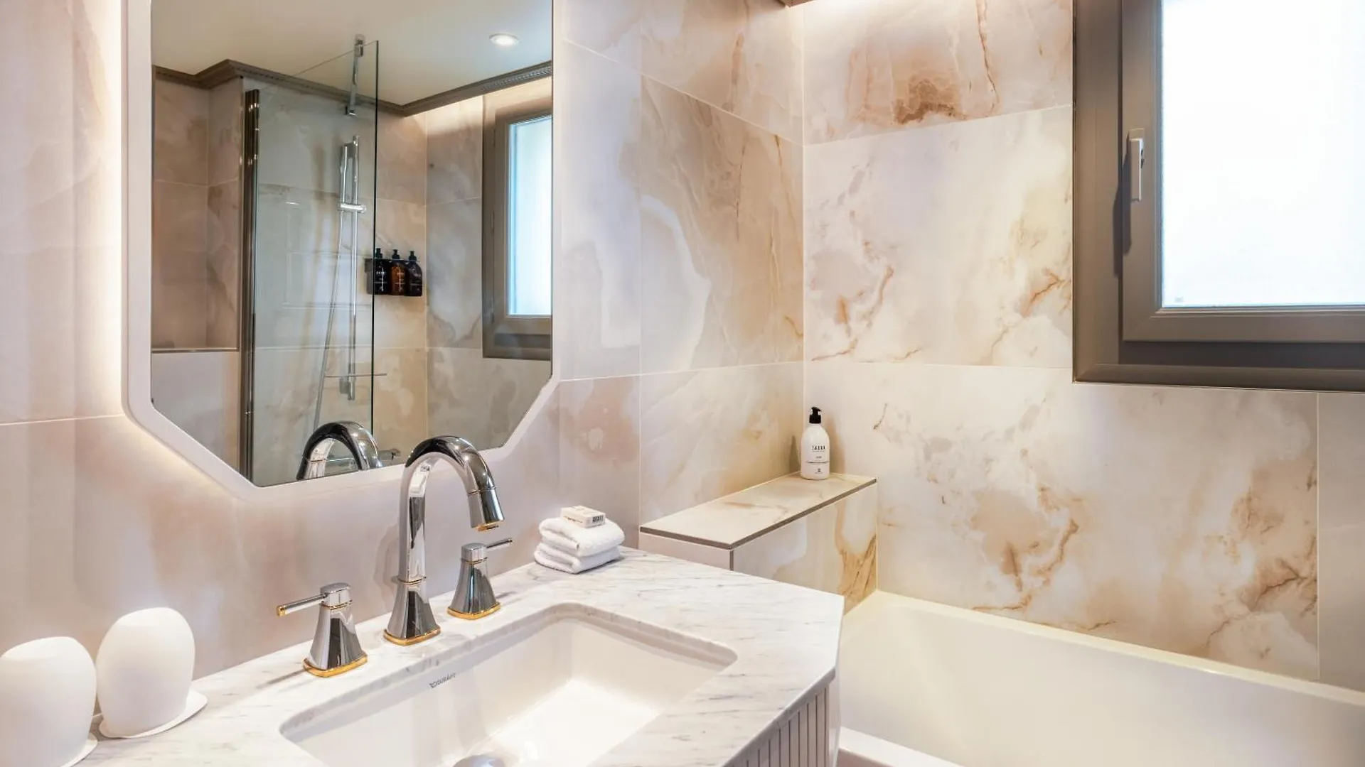 Hotell Le Derby Alma By Inwood